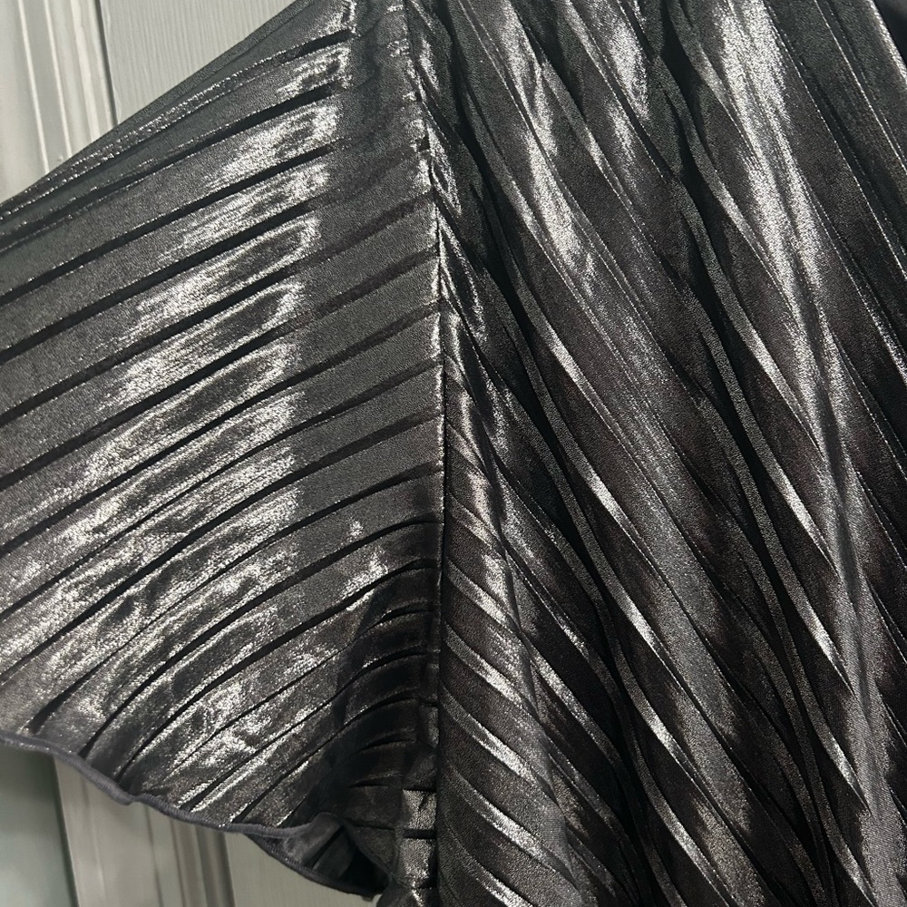 NWT Beautiful Metallic Silver Dress - Picture 2 of 4